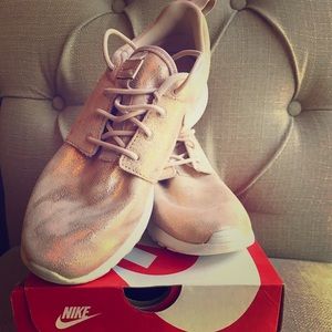 Nine Roshe One champagne colored